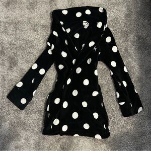 black and white polka dot robe